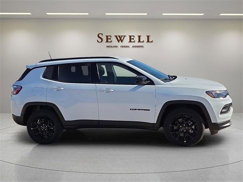 New 2026 Jeep Compass Latitude image 5