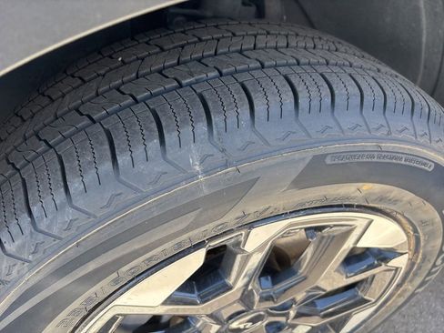 Certified 2024 Kia Sorento S w/ Panoramic Sunroof Package AWD/4WD image 8