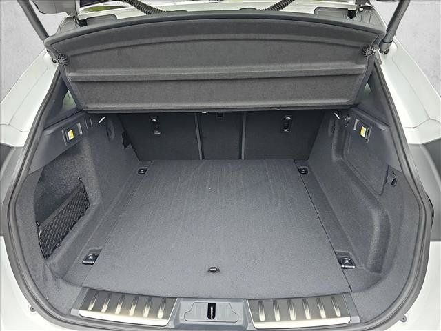 Used 2026 Jaguar F-PACE R-Dynamic S AWD/4WD image 9