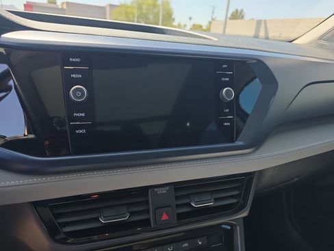 Certified 2024 Volkswagen Taos SE FWD image 12
