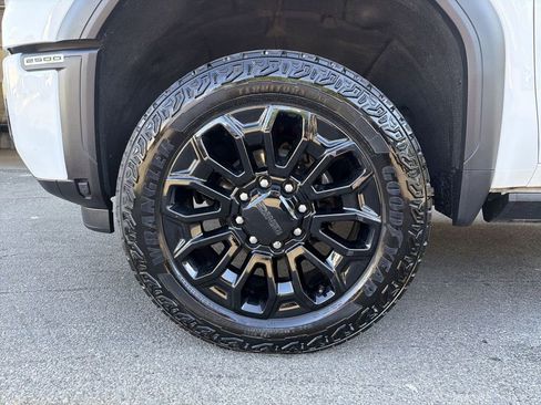Used 2024 GMC Sierra 2500 AT4 w/ AT4 Premium Plus Package AWD/4WD image 12