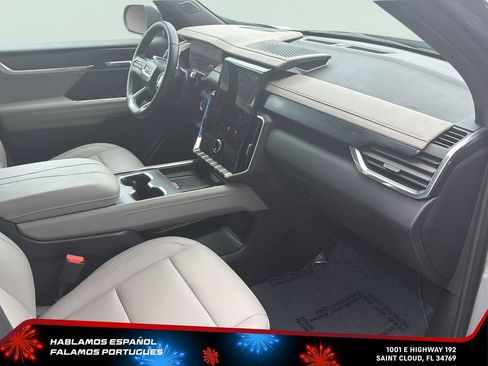 Certified 2026 GMC Acadia Elevation w/ Elevation Premium Package FWD image 33