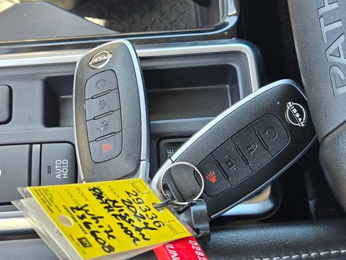 Used 2024 Nissan Pathfinder SV FWD image 34