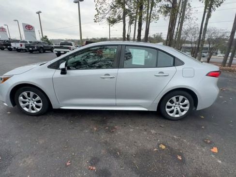 Used 2022 Toyota Corolla LE image 10