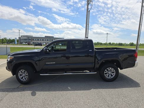 Used 2019 Toyota Tacoma SR5 RWD image 13