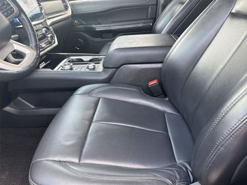 Used 2022 Ford Expedition XLT AWD/4WD image 11