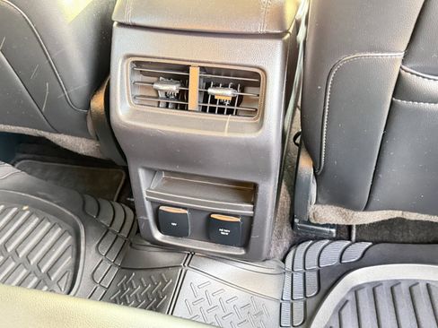 Used 2016 Ford Edge SEL w/ Equipment Group 201A AWD/4WD image 41