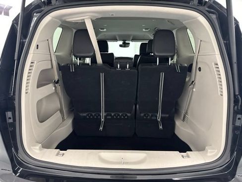 Used 2024 Chrysler Pacifica Touring-L FWD image 28