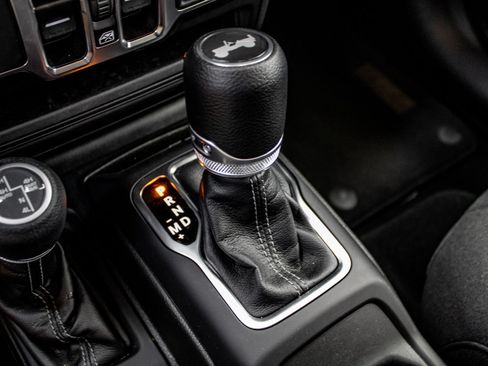 Used 2025 Jeep Wrangler Unlimited Sahara AWD/4WD image 33