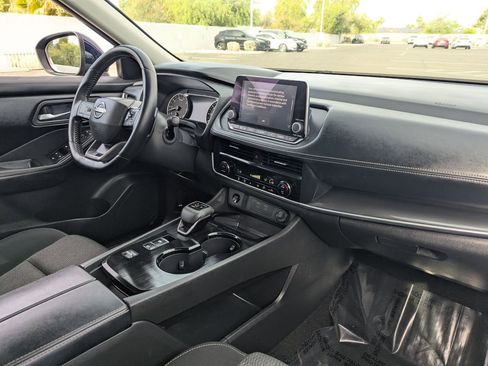 Certified 2025 Nissan Rogue SV FWD image 12