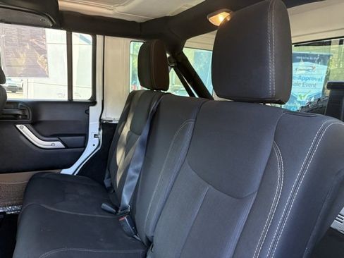 Used 2016 Jeep Wrangler Unlimited Rubicon w/ Connectivity Group image 24