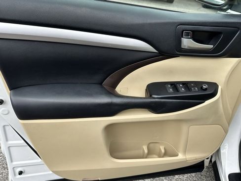 Used 2018 Toyota Highlander XLE image 21