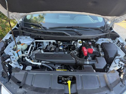Used 2025 Nissan Rogue SV FWD image 34