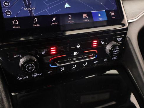 Used 2024 Jeep Grand Cherokee Limited RWD image 9