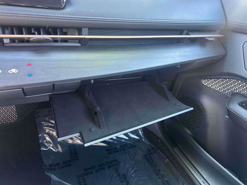 Used 2023 Nissan Ariya AWD image 31