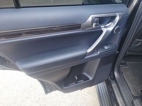 Used 2022 Lexus GX 460 Premium w/ Accessory Package AWD/4WD image 19