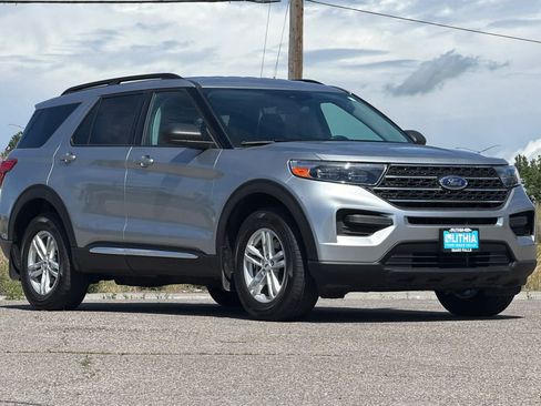 Used 2023 Ford Explorer XLT AWD/4WD image 9
