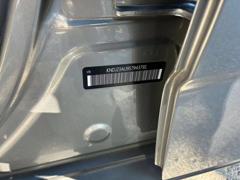 Used 2025 Kia Soul LX w/ LX Technology Package FWD image 19