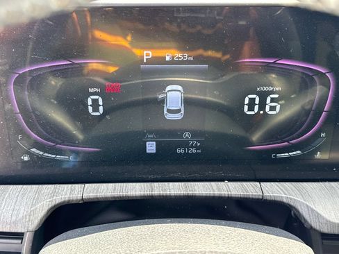 Certified 2024 Kia Telluride EX w/ EX Captain's Chair Package FWD image 27
