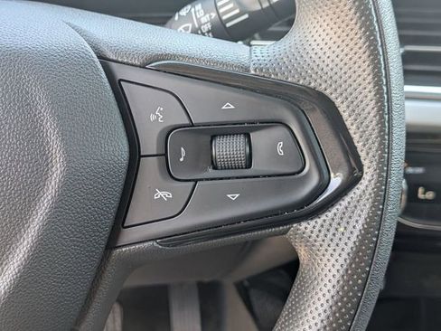 Used 2025 Chevrolet Trax LT FWD image 20