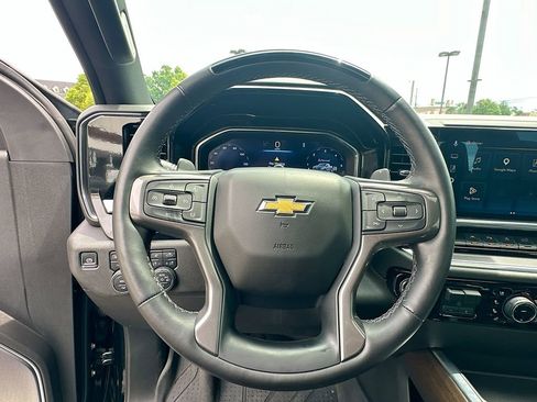 Used 2025 Chevrolet Silverado 1500 High Country AWD/4WD image 18