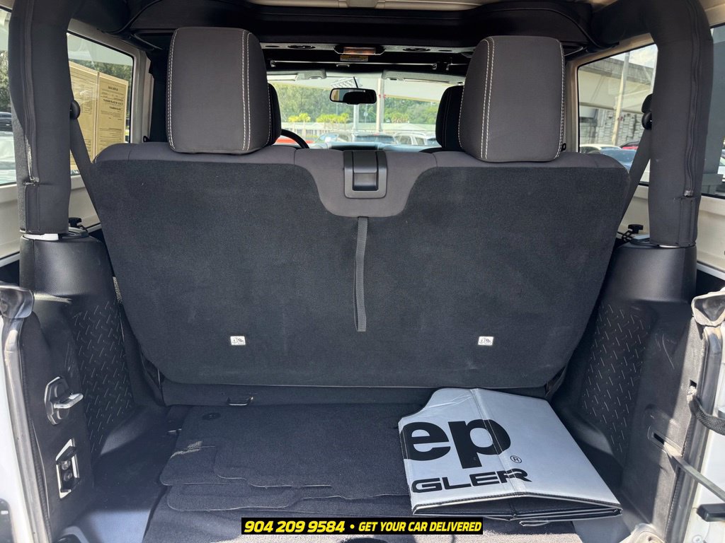 Used 2016 Jeep Wrangler Sahara w/ Connectivity Group AWD/4WD image 28