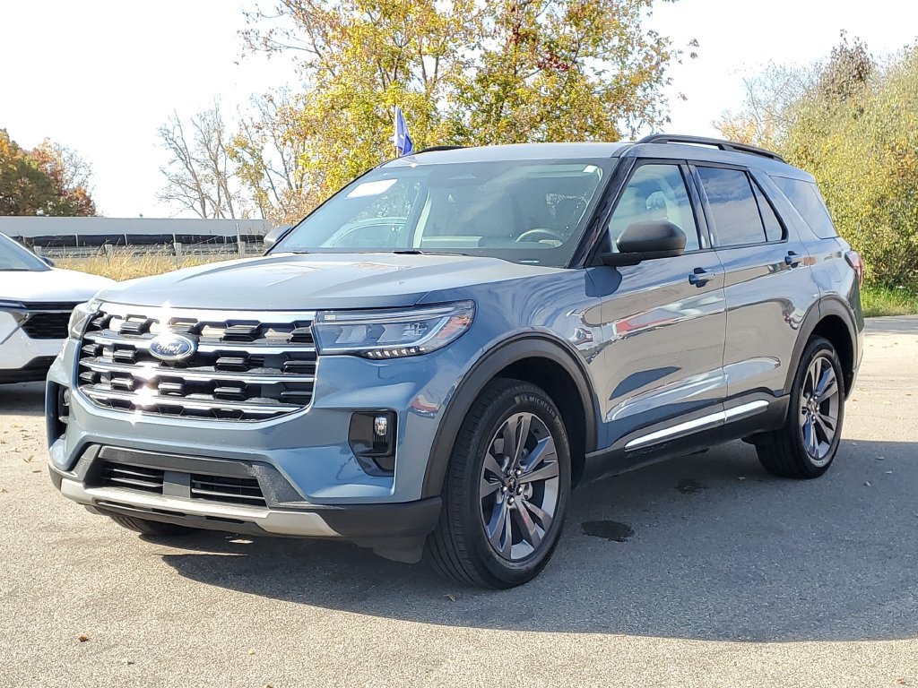 Certified 2025 Ford Explorer Active w/ Active Comfort Package AWD/4WD image 2