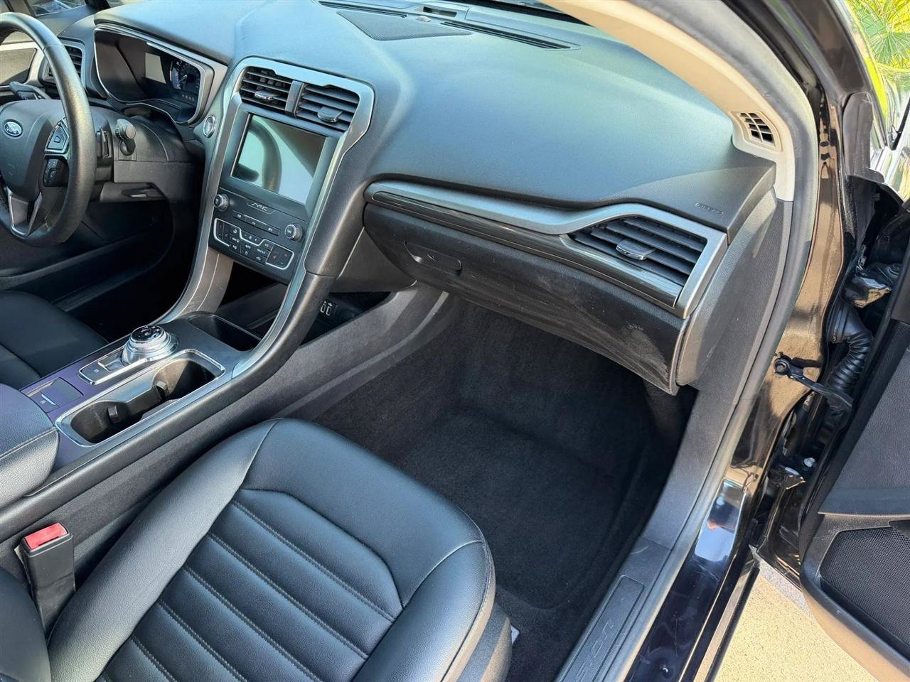 Used 2019 Ford Fusion SEL FWD image 31