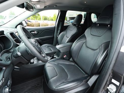Used 2022 Jeep Cherokee Latitude Lux w/ Mopar Interior Package AWD/4WD image 23