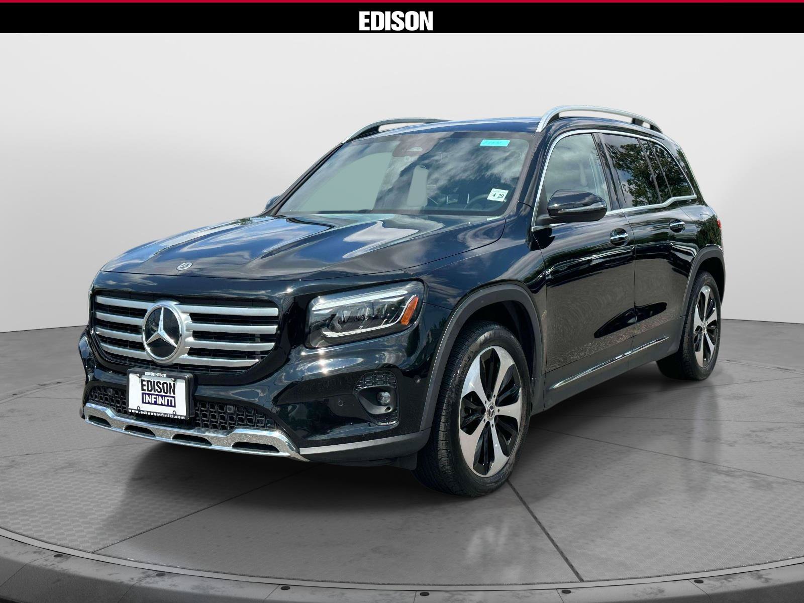 Used 2024 Mercedes-Benz GLB 250 4MATIC image 2