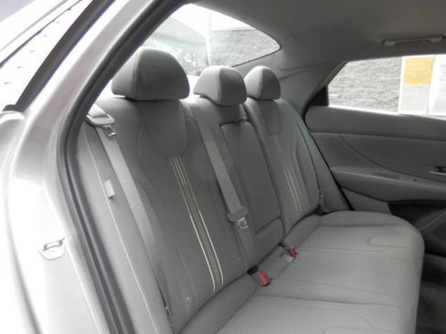 Used 2025 Hyundai Elantra SEL FWD image 38