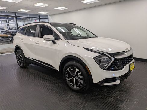 Used 2025 Kia Sportage EX w/ EX Premium Package image 3