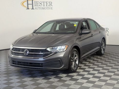 Used 2024 Volkswagen Jetta SE FWD image 4