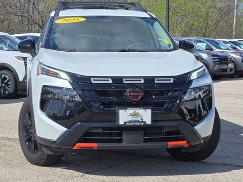 Used 2025 Nissan Rogue SV AWD/4WD image 3