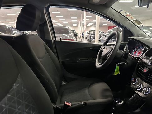 Used 2021 Chevrolet Spark LT image 31