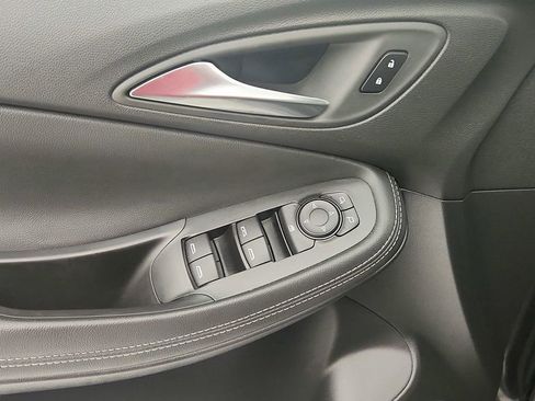 Certified 2025 Buick Encore GX Preferred FWD image 22