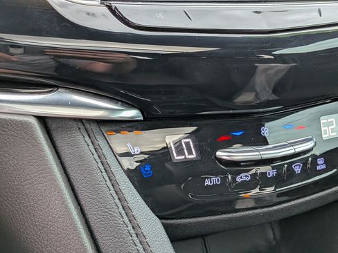 Used 2022 Cadillac XT6 Premium Luxury w/ Technology Package FWD image 33