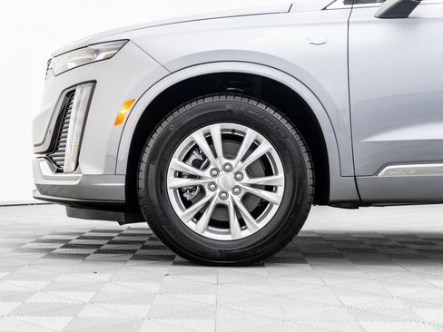New 2025 Cadillac XT6 Luxury image 29