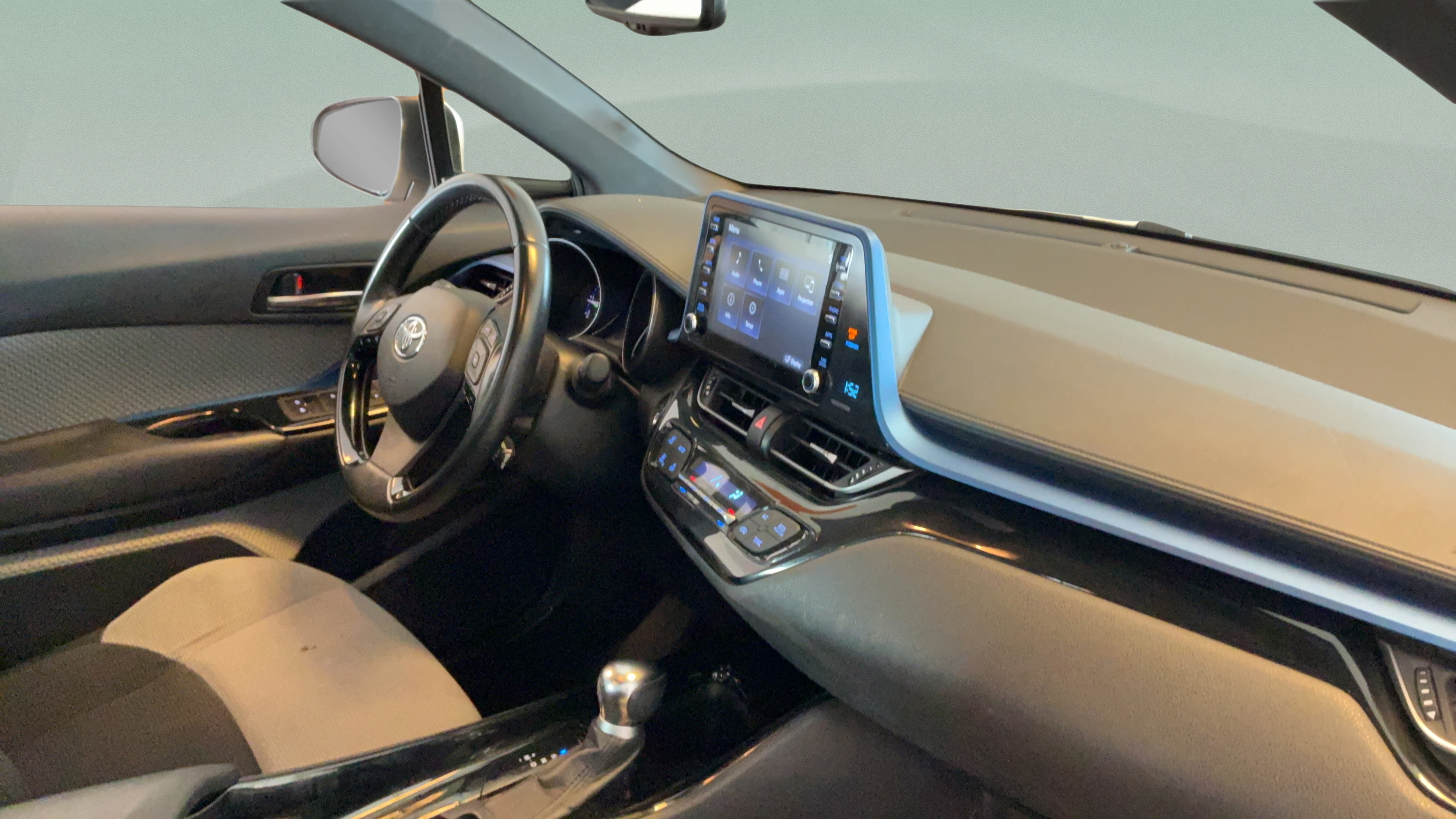 Used 2019 Toyota C-HR XLE FWD image 30
