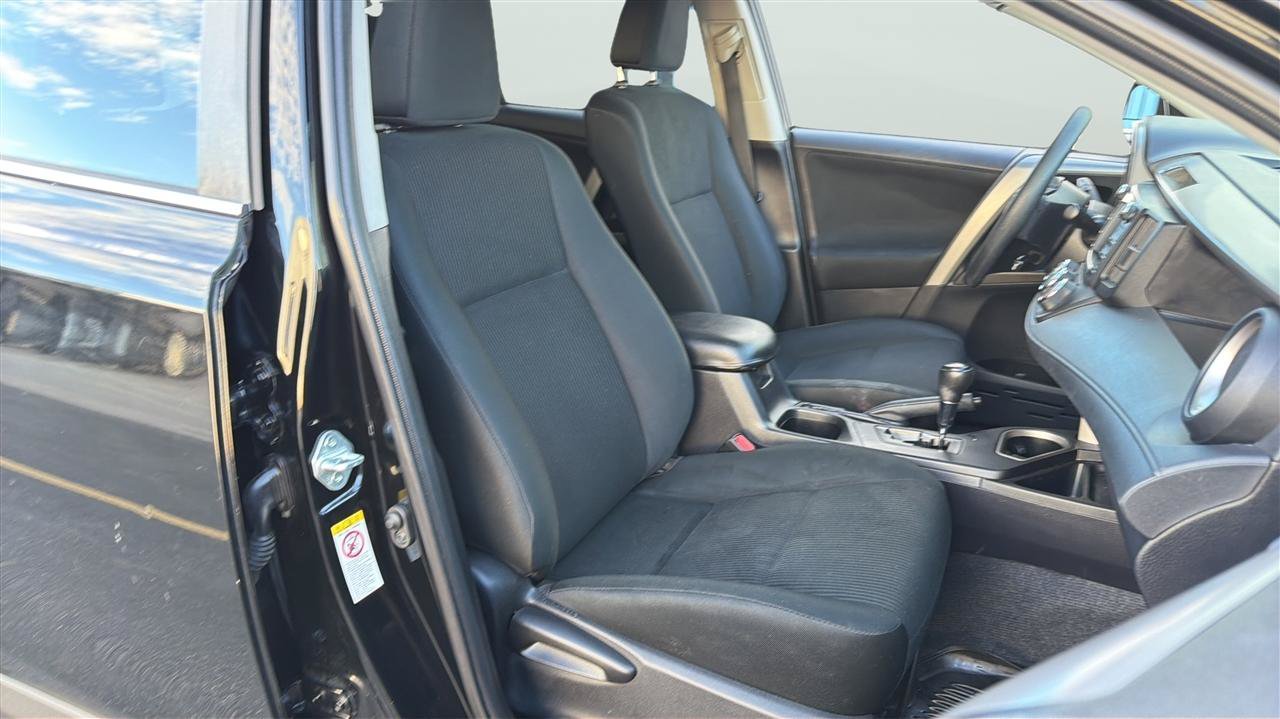Used 2018 Toyota RAV4 LE w/ All Weather Liner Package AWD/4WD image 14