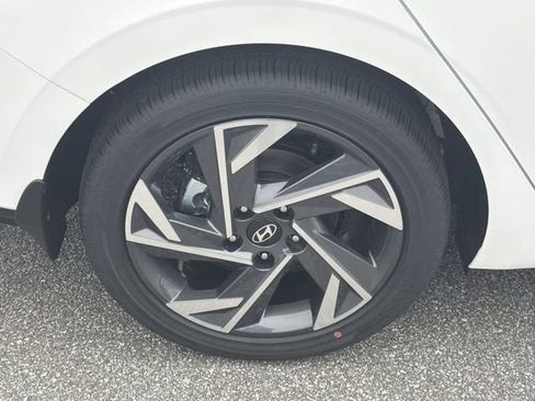 New 2026 Hyundai Elantra Limited image 17