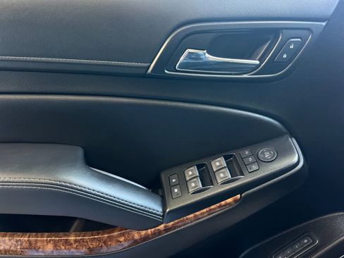 Used 2019 Chevrolet Suburban Premier AWD/4WD image 13
