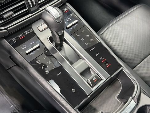 Used 2025 Porsche Macan image 29