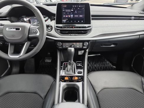Certified 2025 Jeep Compass Latitude AWD/4WD image 13