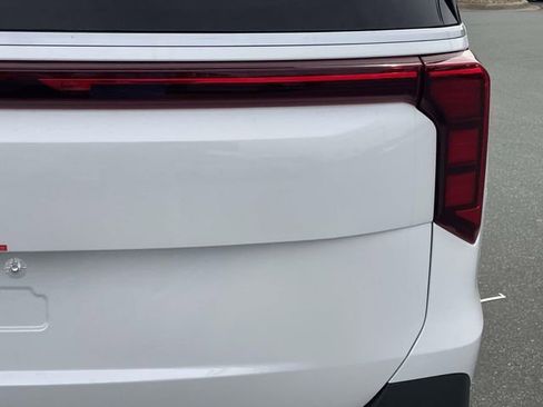 New 2026 Kia Carnival EX FWD image 16