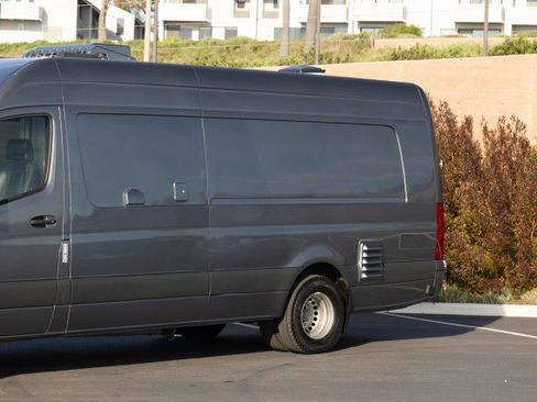 Used 2021 Mercedes-Benz Sprinter 4500 w/ Parking Package image 23