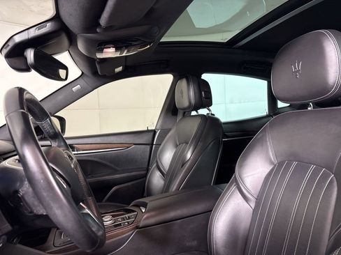 Used 2017 Maserati Levante w/ Luxury Package image 17