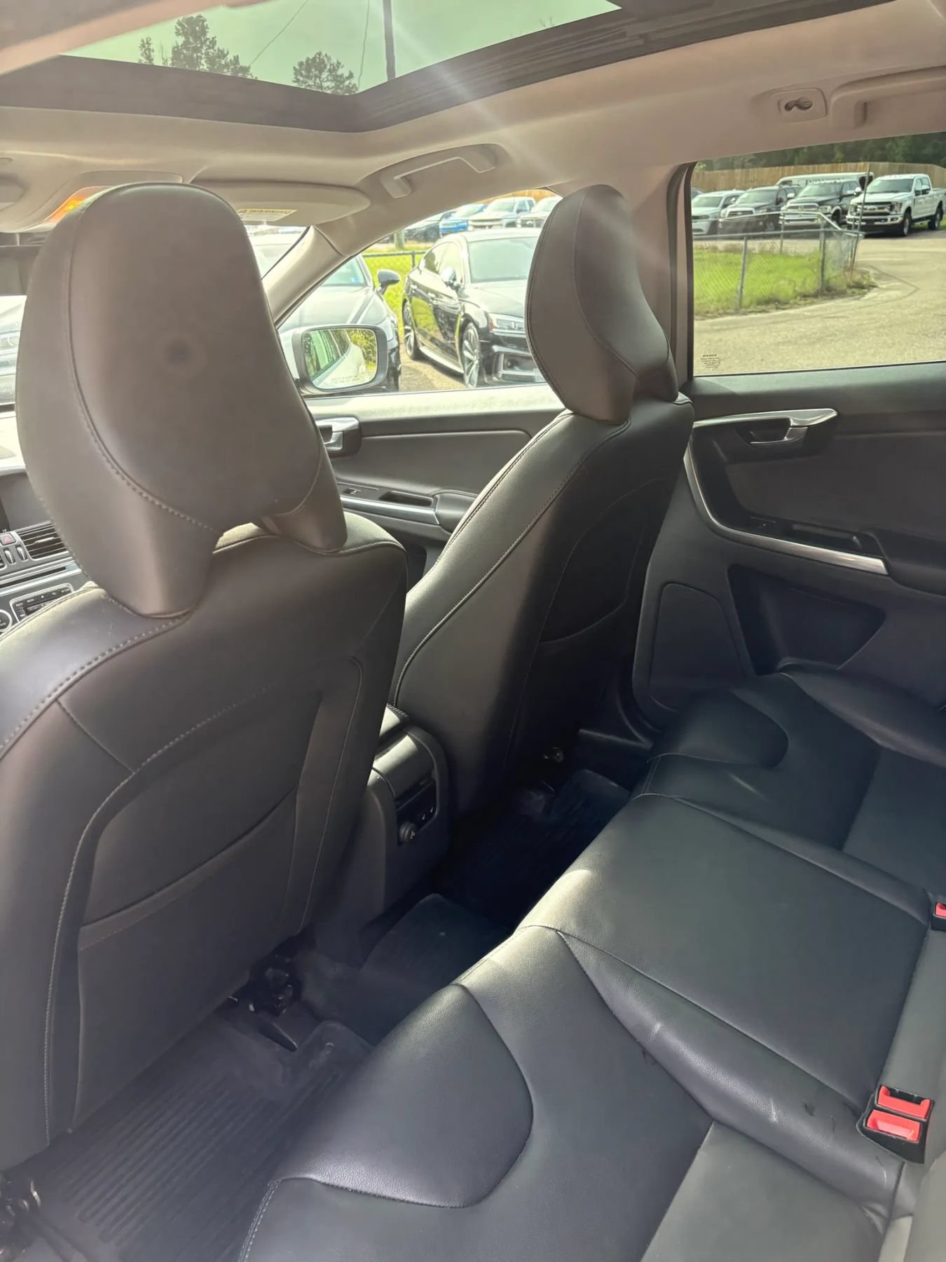 Used 2016 Volvo XC60 T6 Platinum AWD/4WD image 32