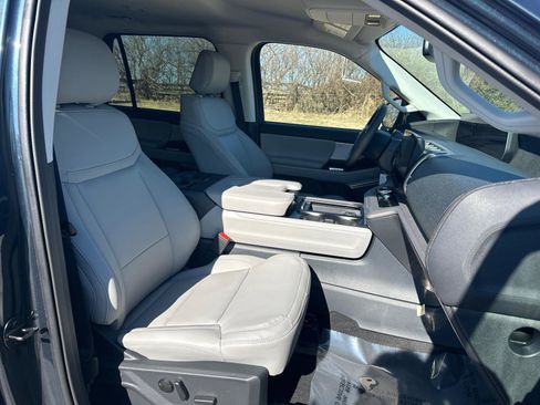 New 2026 Ford Expedition Active image 24