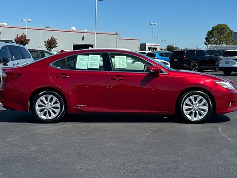 Used 2014 Lexus ES 300h w/ Luxury Package w/Bamboo Trim FWD image 6